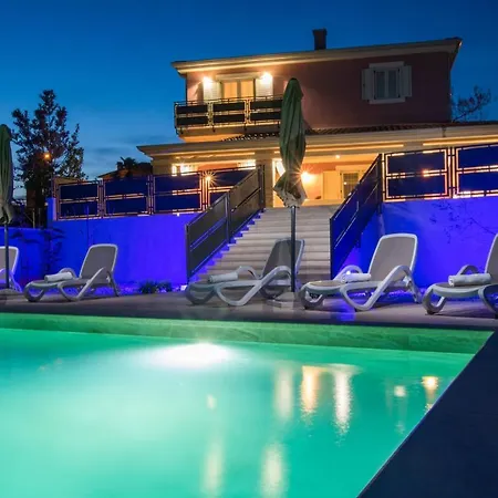 Violetta By 22estates *